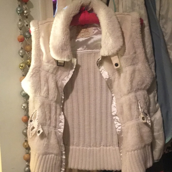 Vest - Picture 1 of 3